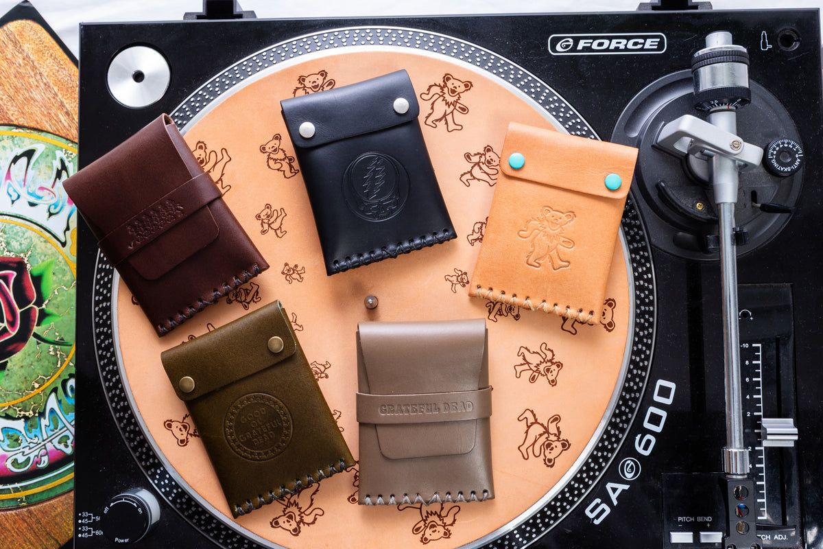 No. 092-GD Card Case with Snaps Bear, Natural