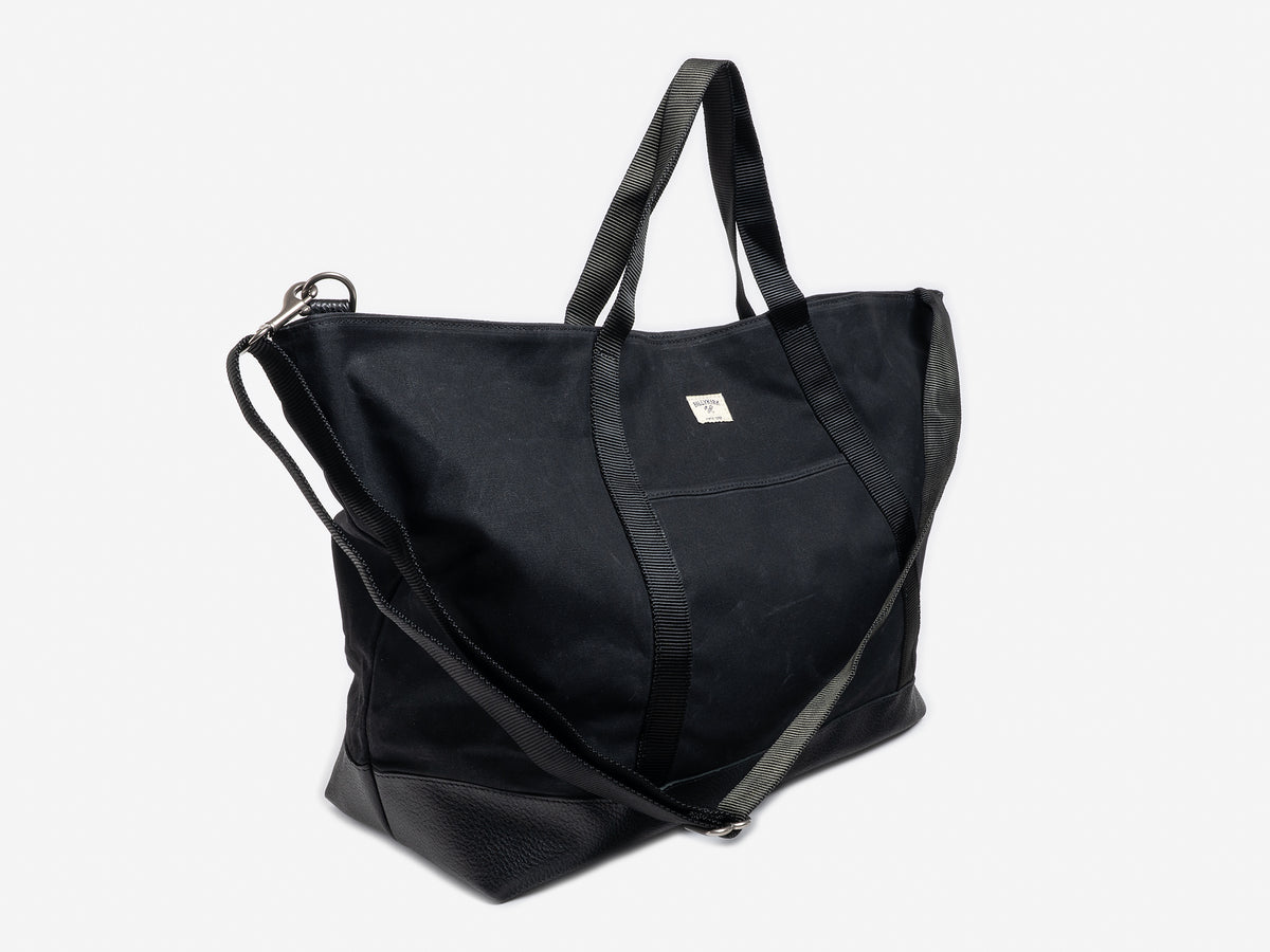 No. 674 Large East West Tote, Black